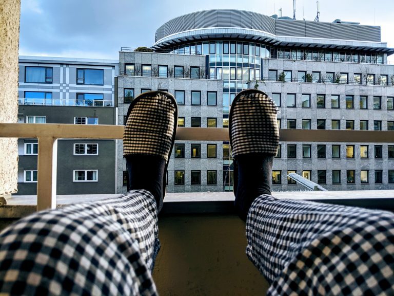 Wearing house slippers out of the house is trending in China