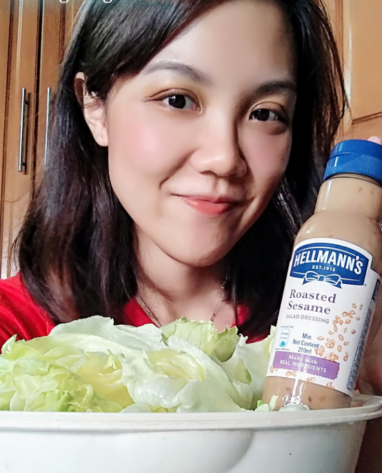 yingzangel with salad dressing
